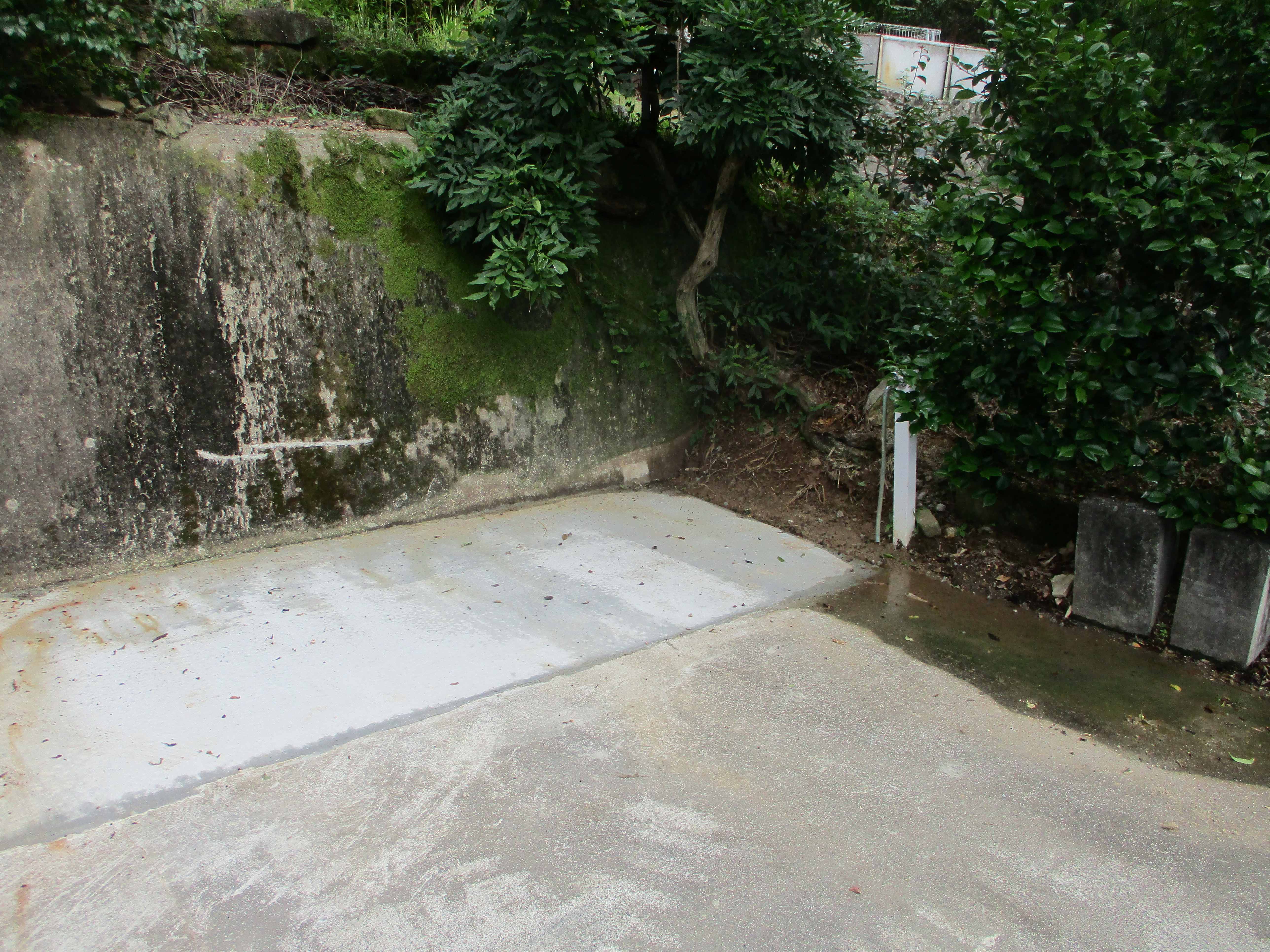 池を埋めて駐車場を広げる外構工事