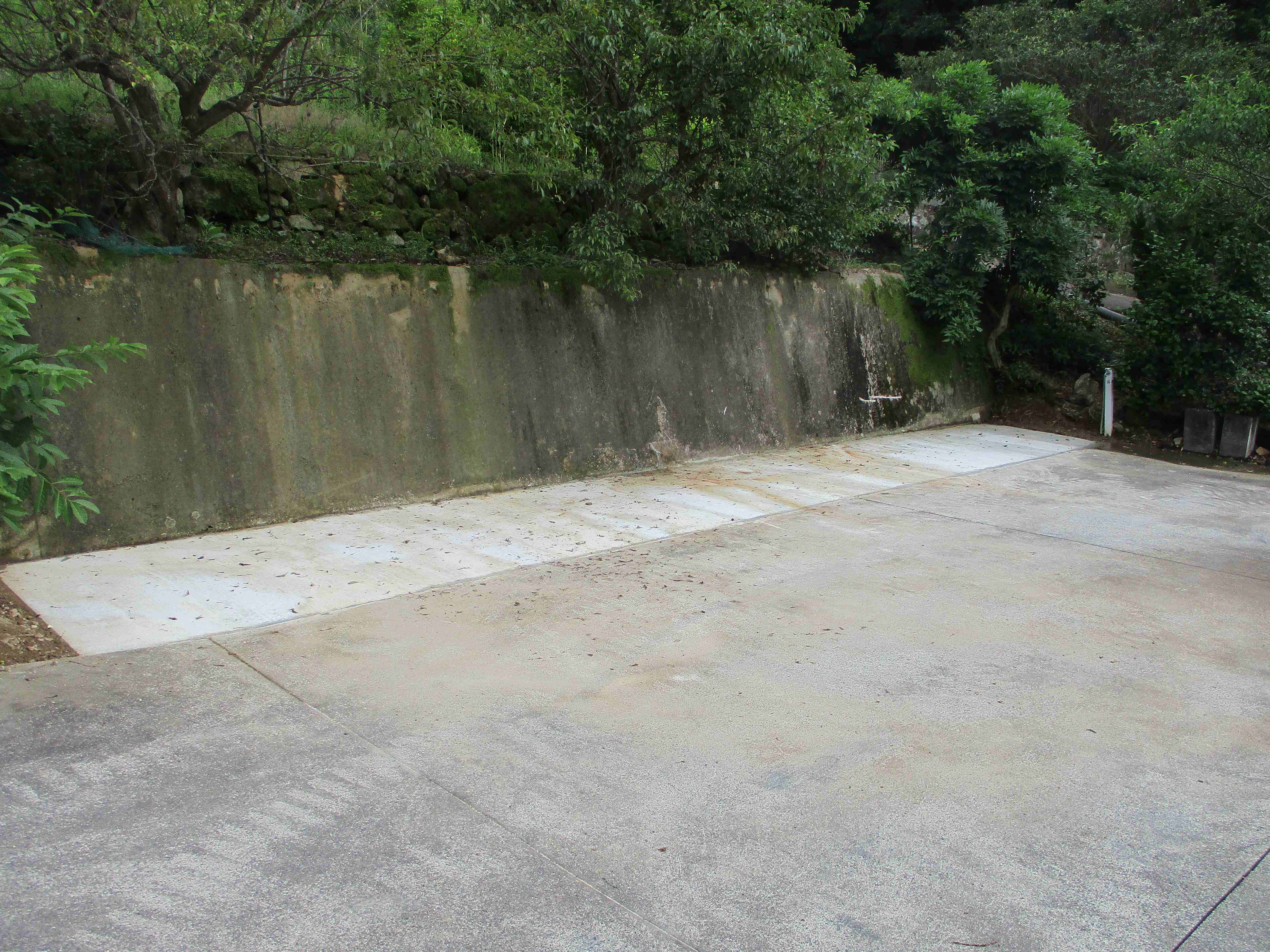 池を埋めて駐車場を広げる外構工事