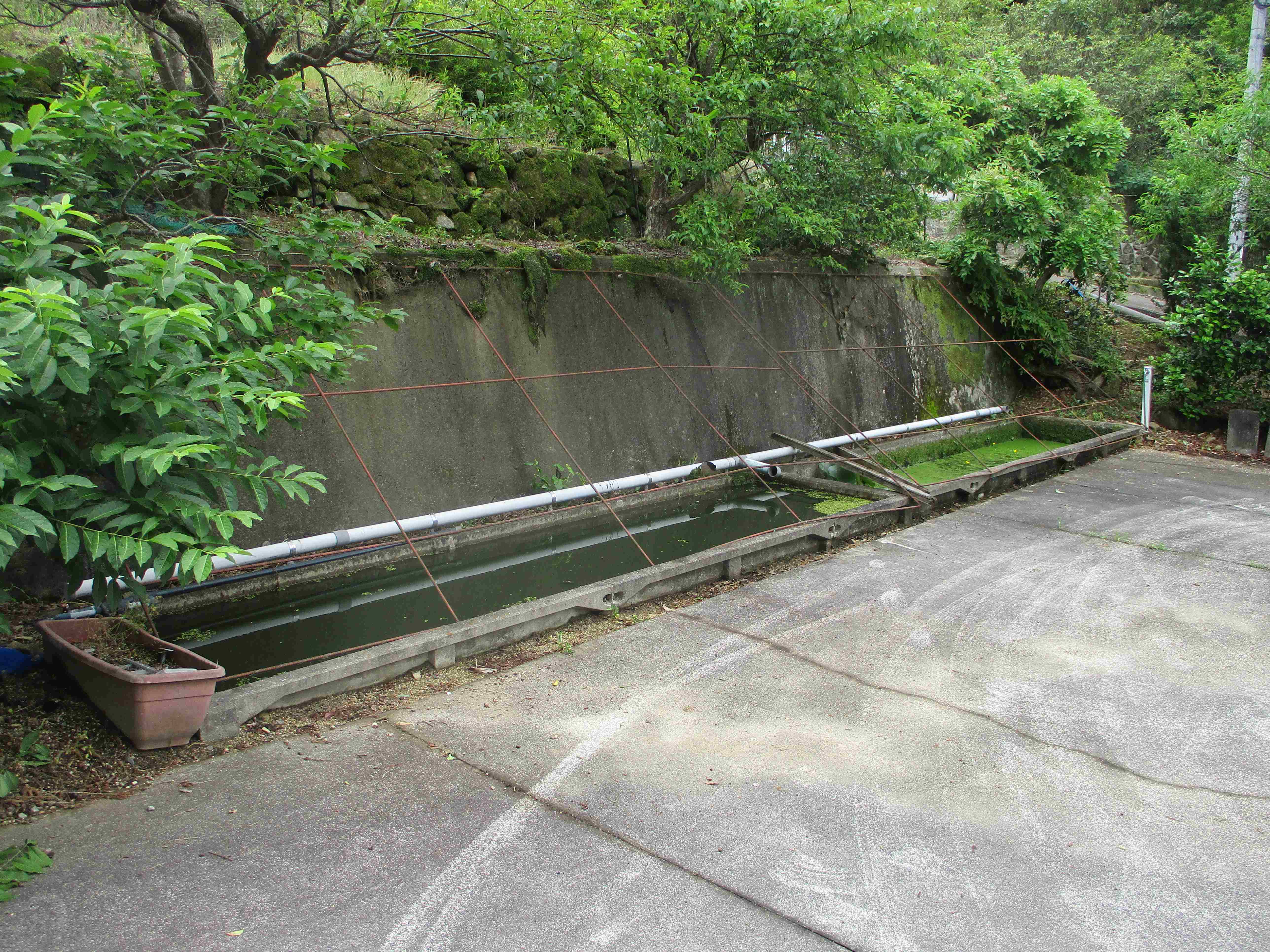 池を埋めて駐車場を広げる外構工事