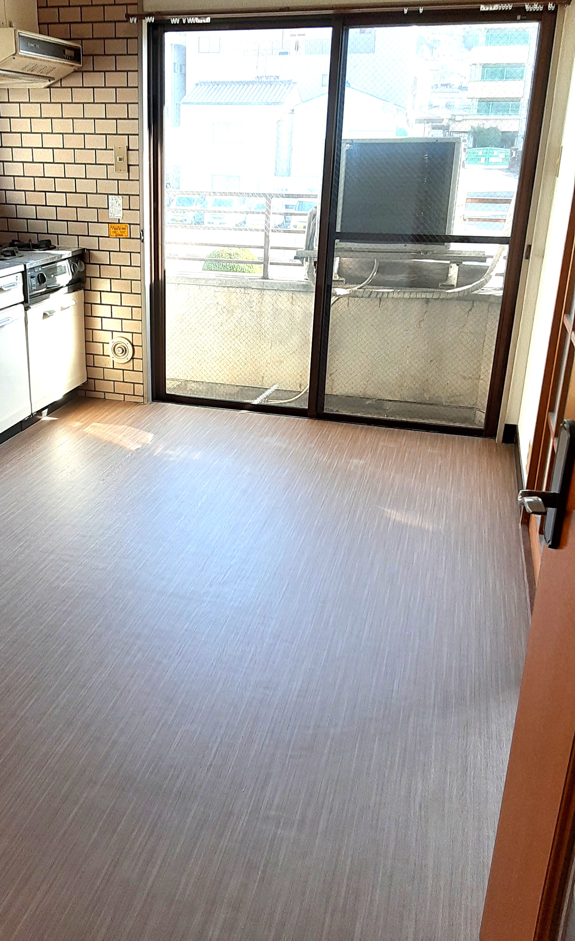 キッチンの床張り替え完了しました